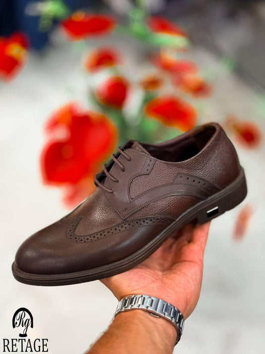 Classic shoes with laces