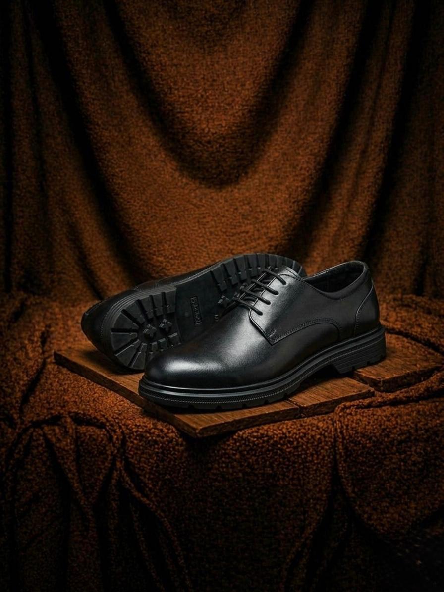 "Classic lace-up shoes black
